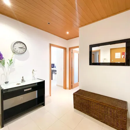 Modern And Spacious In #1939 Λάγος