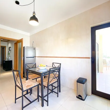 Modern And Spacious In #1939 Διαμέρισμα