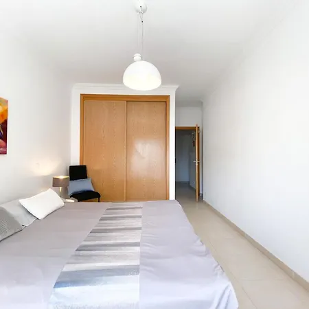 Modern And Spacious In #1939 * Λάγος