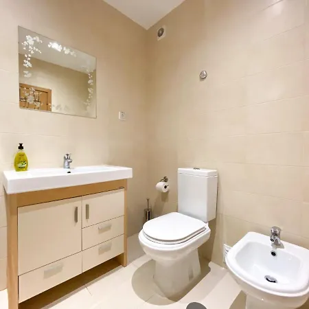 Modern And Spacious In #1939 Λάγος