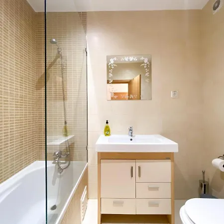 Modern And Spacious In #1939 Apartment