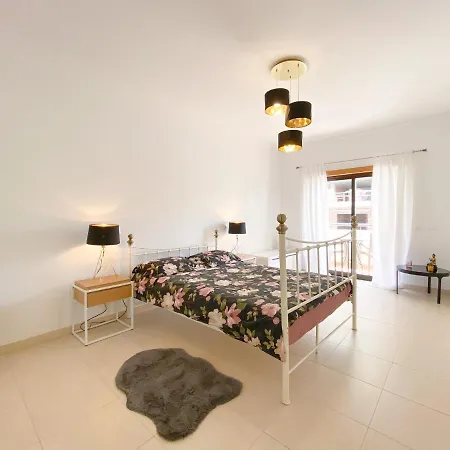 Modern And Spacious In #1939