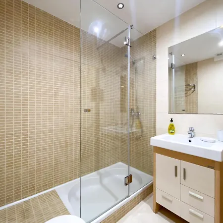 Modern And Spacious In #1939 Apartment *