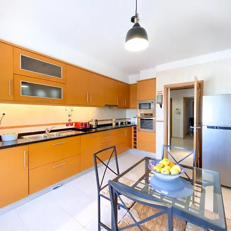 Appartement Modern And Spacious In #1939 *