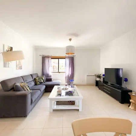 Modern And Spacious In #1939 Appartement