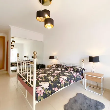 Apartamento Modern And Spacious In #1939 Lagos